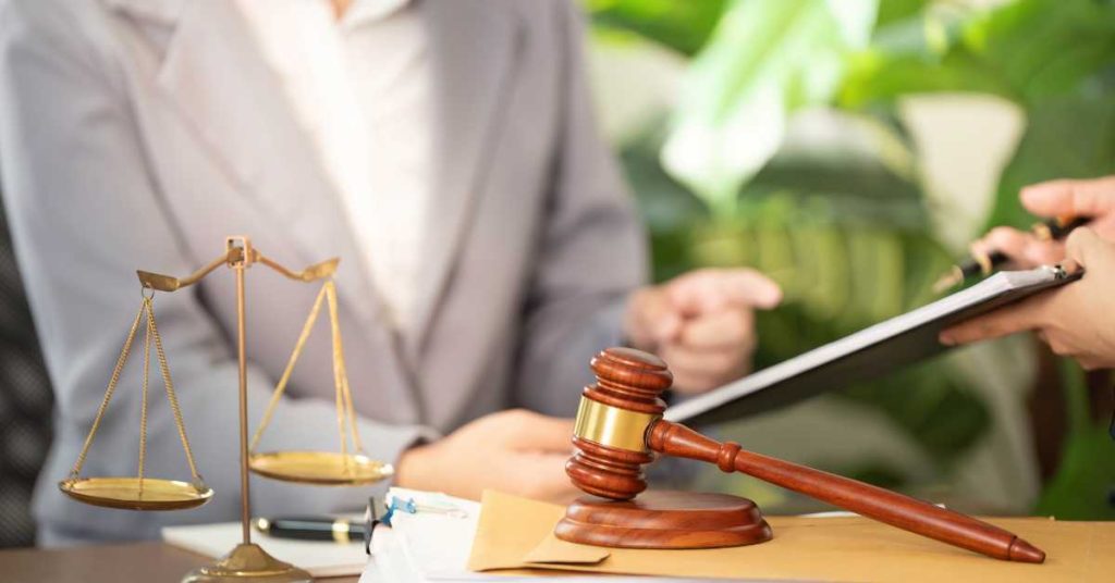 The Role of Public Adjusters vs. Attorneys in Florida Property Damage Claim